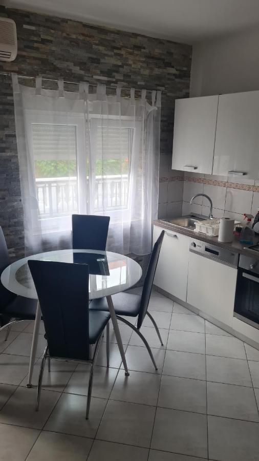 Apartment Lovmar Zara Esterno foto