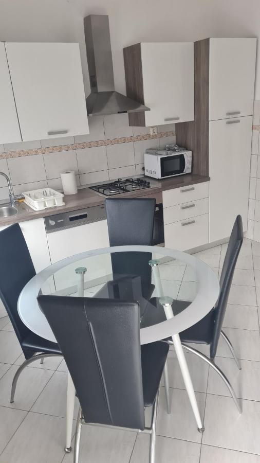Apartment Lovmar Zara Esterno foto